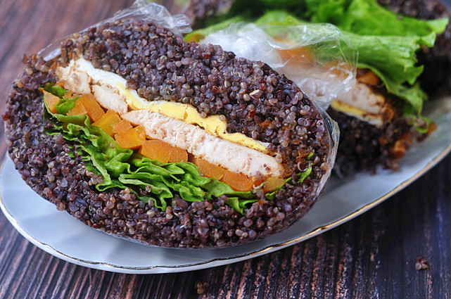 大米饭团超简单做法,不用海苔的紫米饭团自己在家做