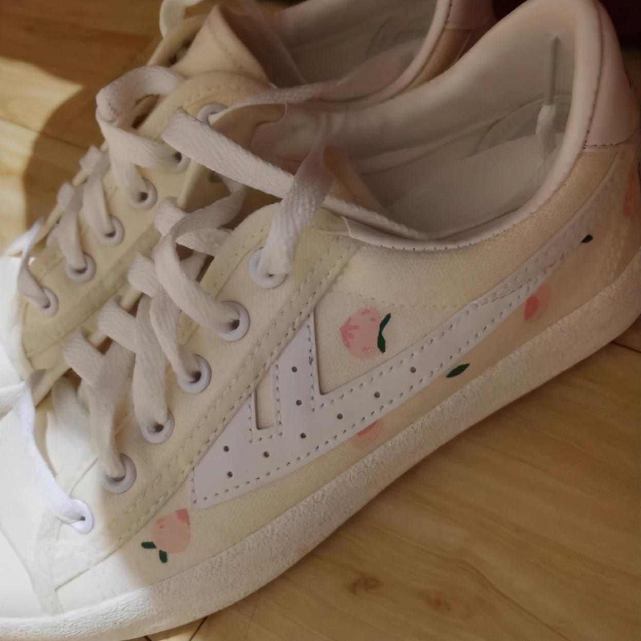 国货逆袭了！少女配色加上舒适脚感，百元价格也能买到心头好