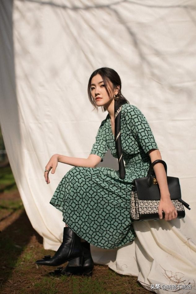 短裙子如何穿短靴比较好看,为什么穿靴子显腿短