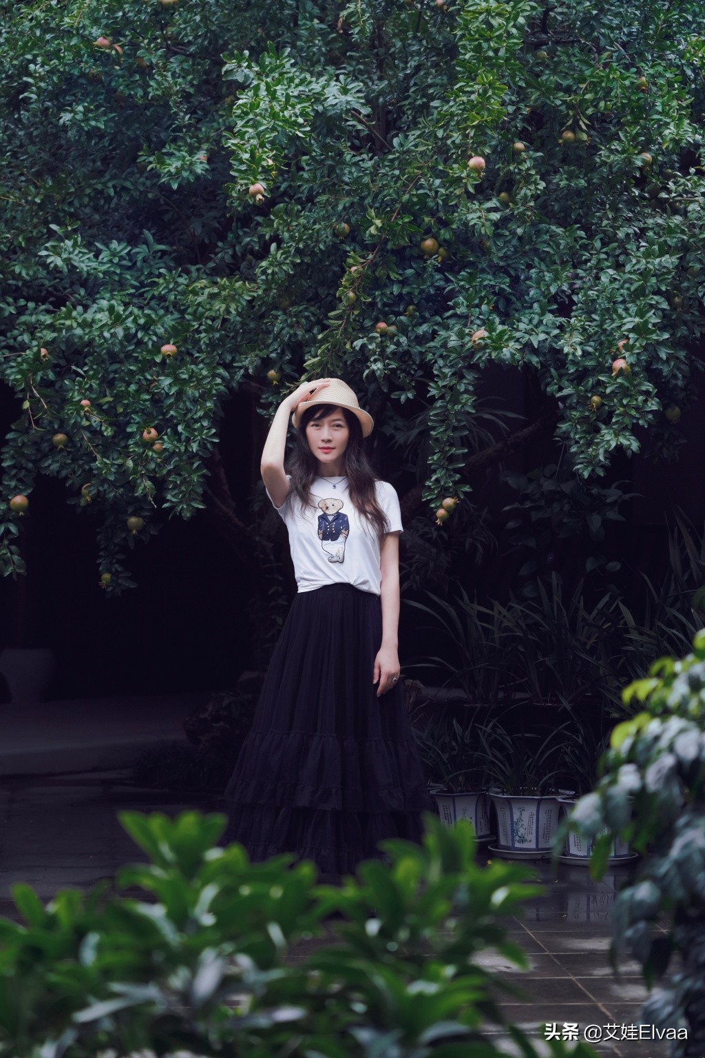 田海蓉穿金色晚礼服出席活动 (45岁田海蓉闪耀华鼎红毯)