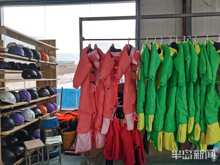 冬季青岛滑雪场,在青岛滑雪场真实视频