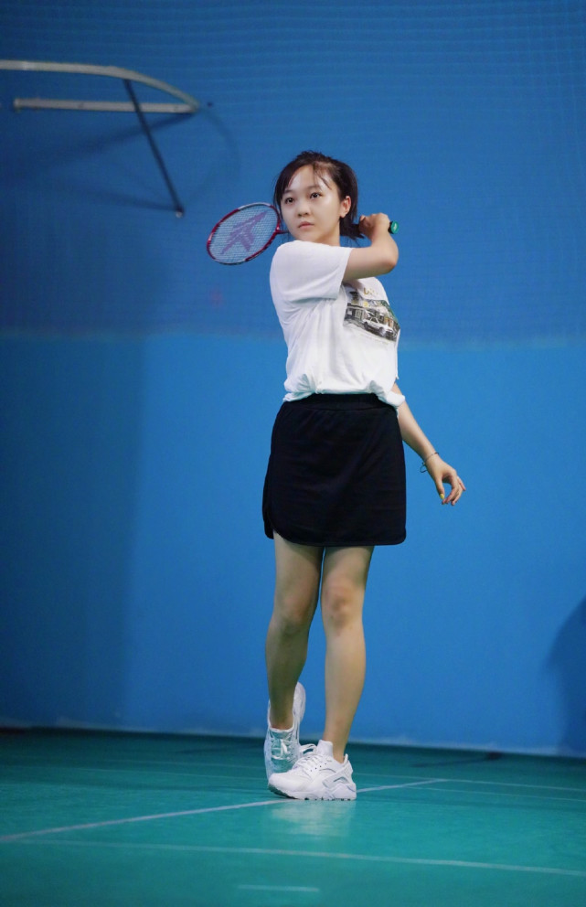 林妙可和外国人合影,林妙可游泳圈