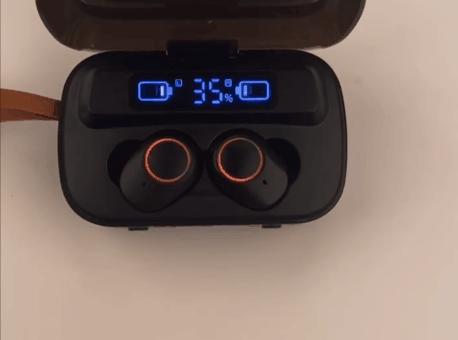 别再吹Airpods无敌，小米价耳机才真猛，显示电量还能照明