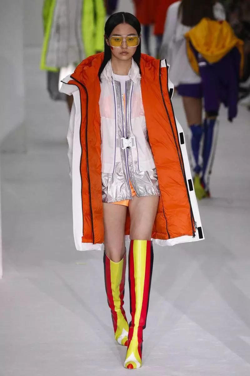 波司登羽绒时装周,波司登伦敦时装周中国红