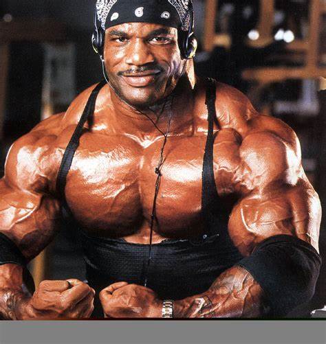 科米尔带陈康练肩,陈康古典健美奥赛