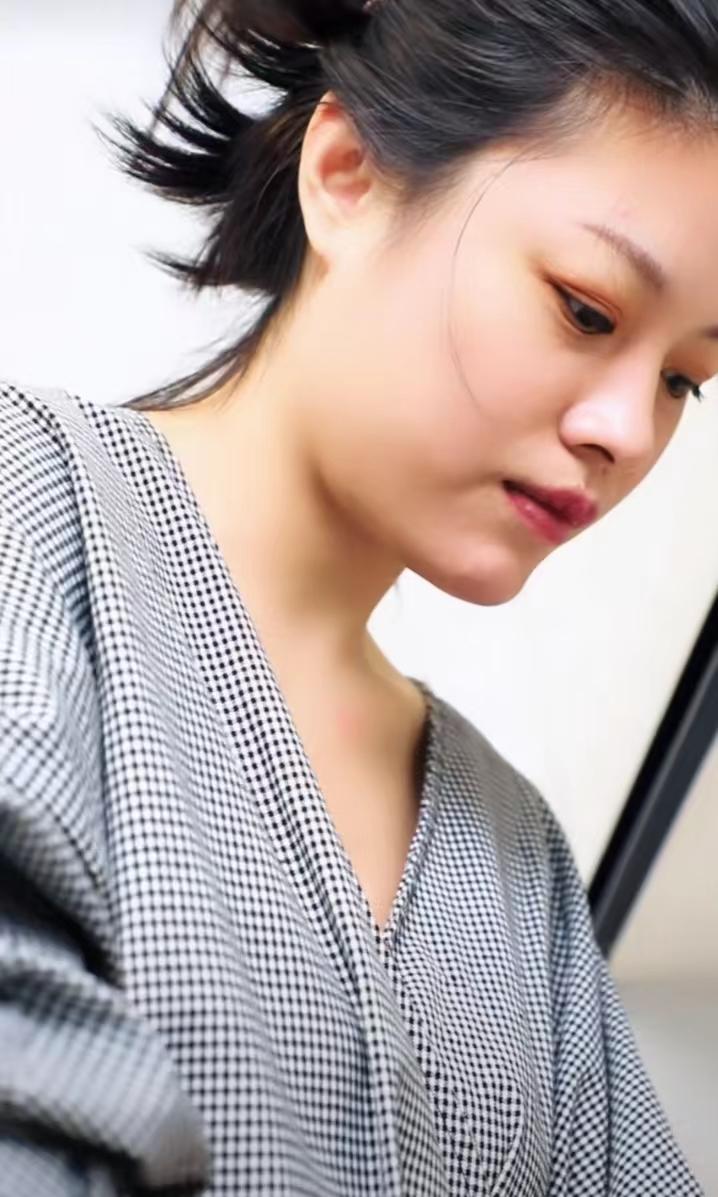 汪峰前妻葛荟婕多大生孩子,汪峰前妻葛荟婕的近照