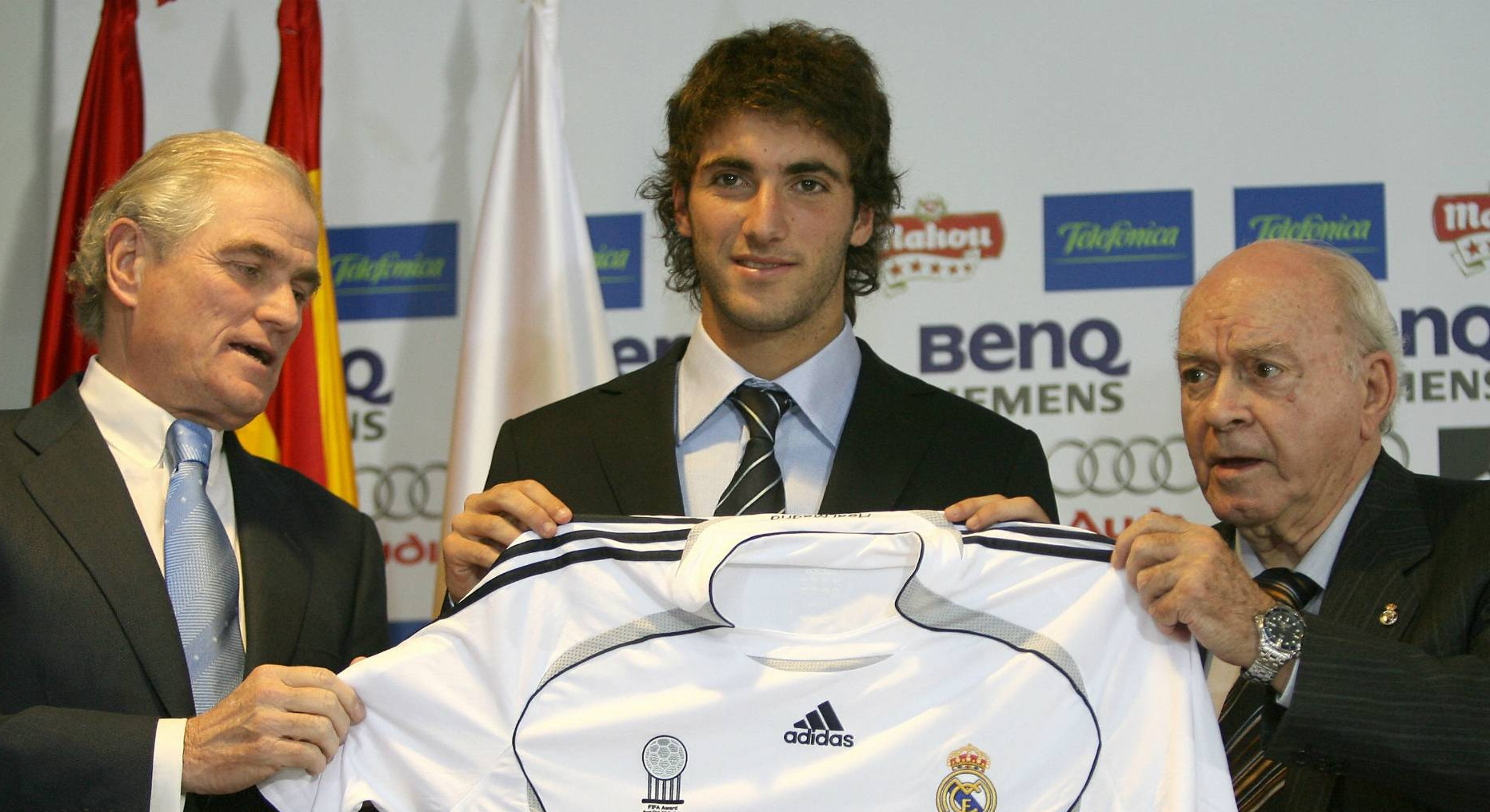 伊瓜因为什么总丢单刀,伊瓜因为什么离开五大联赛