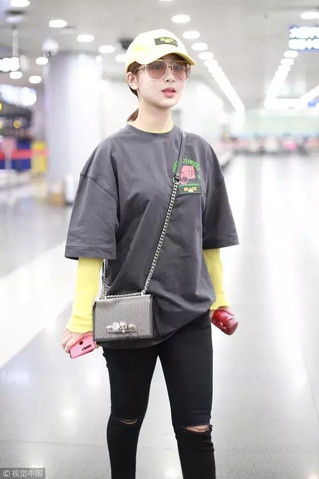 T恤的100种最新穿法，怎么遮肉怎么穿？