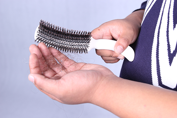 头皮总长疙瘩和脓包是怎么回事,头皮上经常有疙瘩和脓包怎么回事