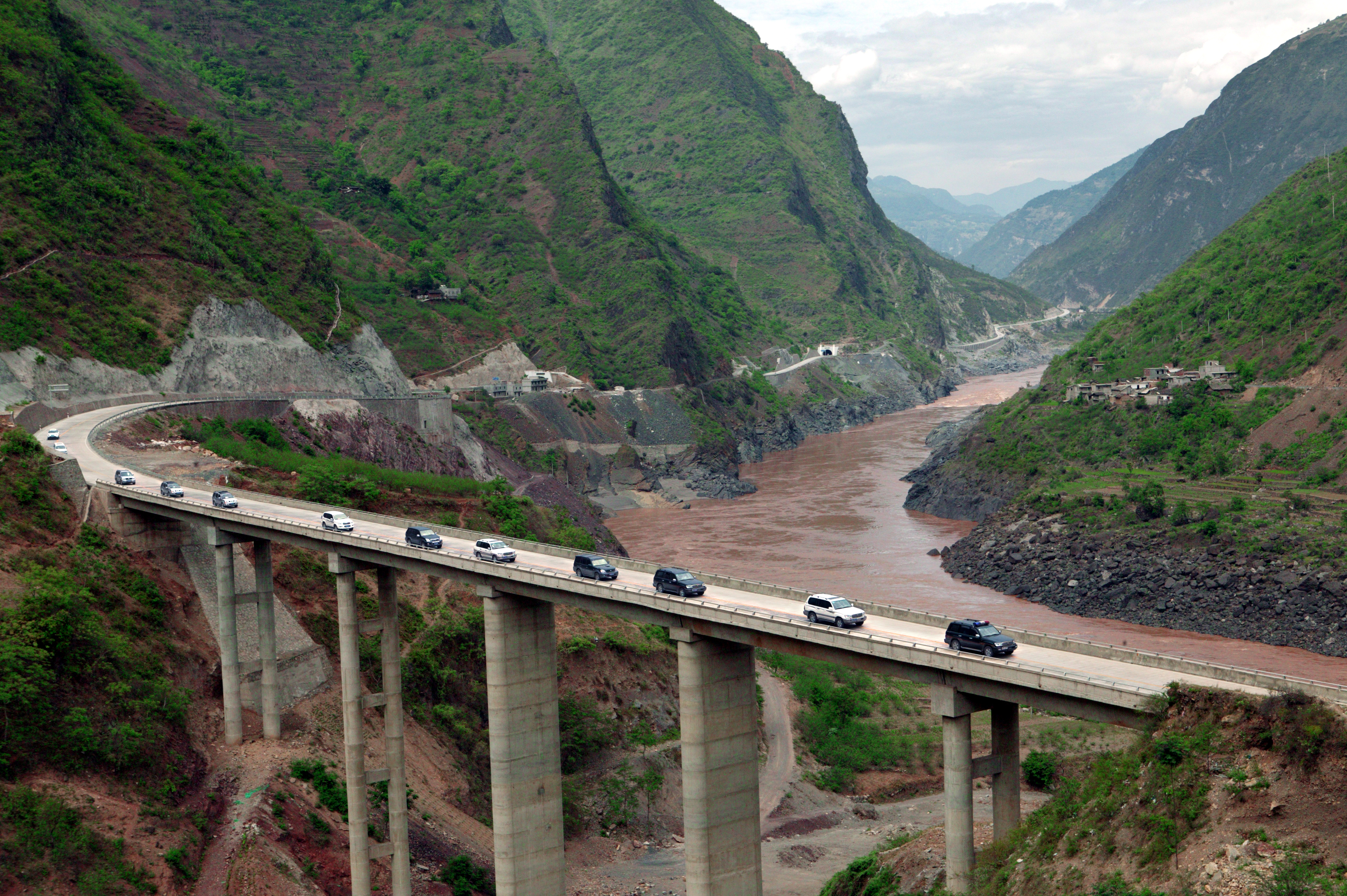 溪洛渡水电站近距离观看,传说中的金沙江溪洛渡水电站