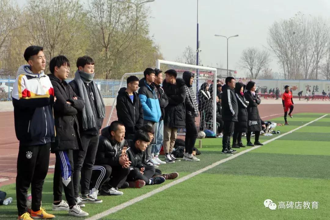 高碑店世纪学校足球比赛得了冠军,高碑店三中足球比赛