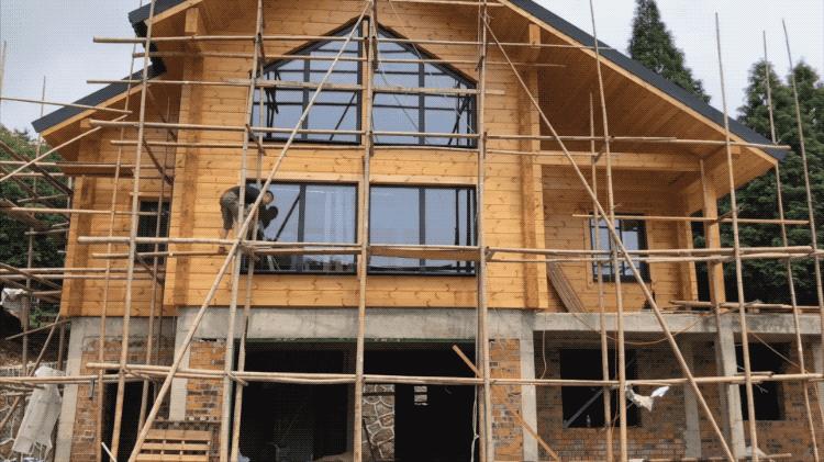 北京夫妻用200根木头造木屋过日子,北漂夫妻改造四合院