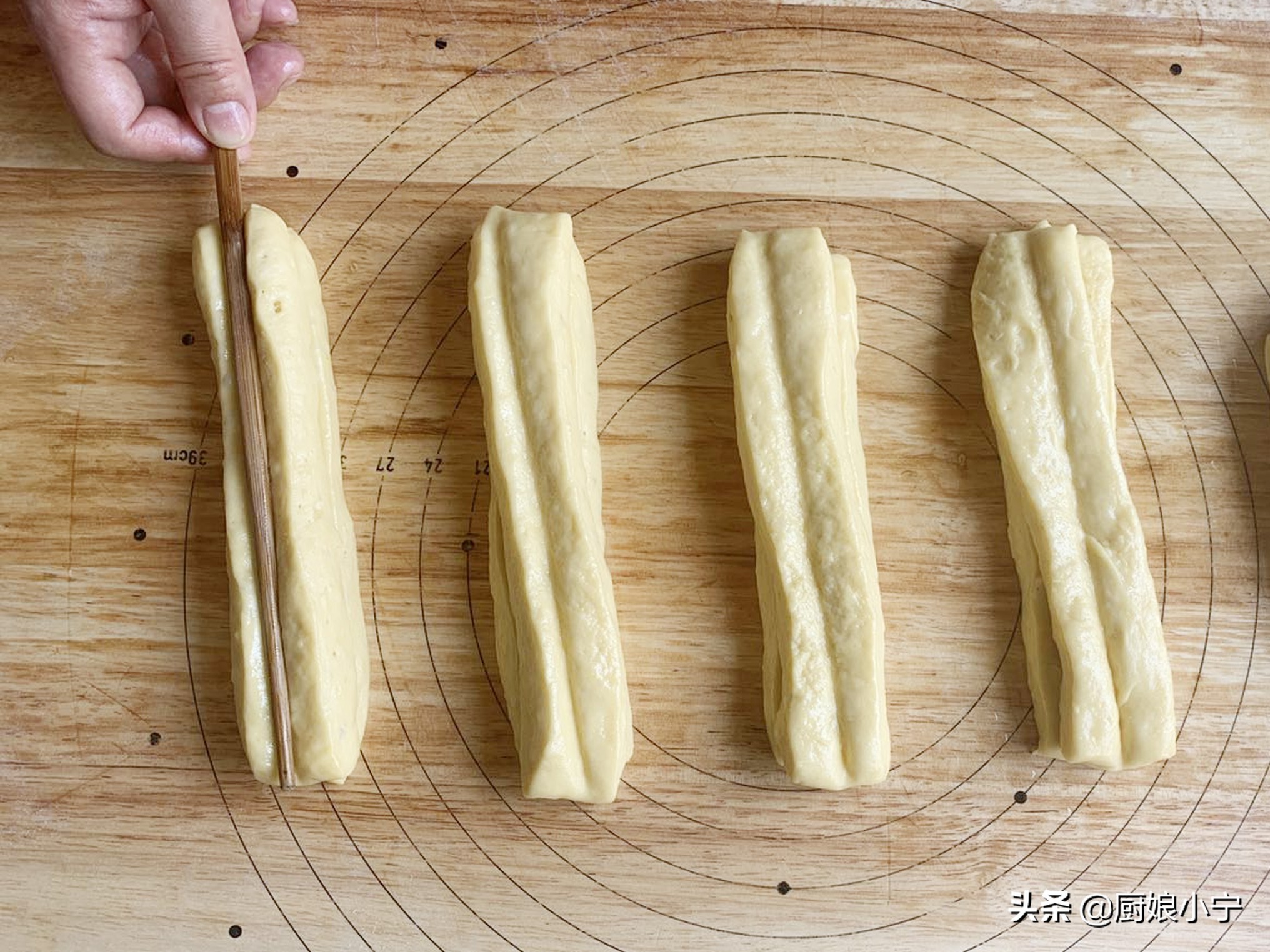 在家自制健康油条外酥里软,不需要醒发小油条简单做法