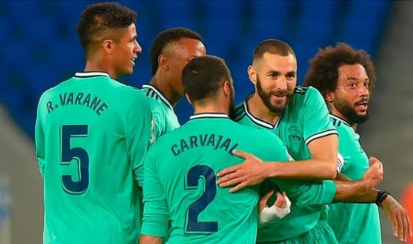 梅西受争议判罚,梅西遭飞踹造红牌全过程