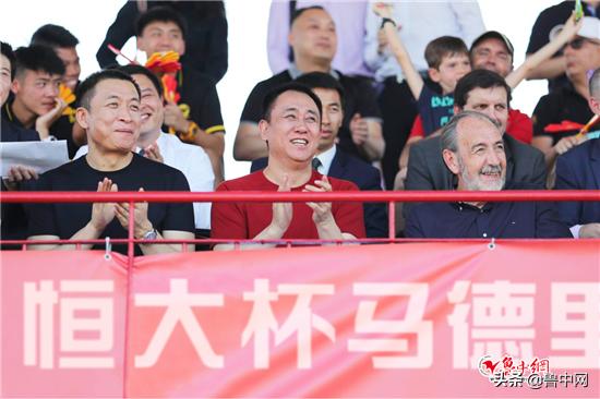 许家印直飞武里南视频,许家印现身马德里助威恒大杯
