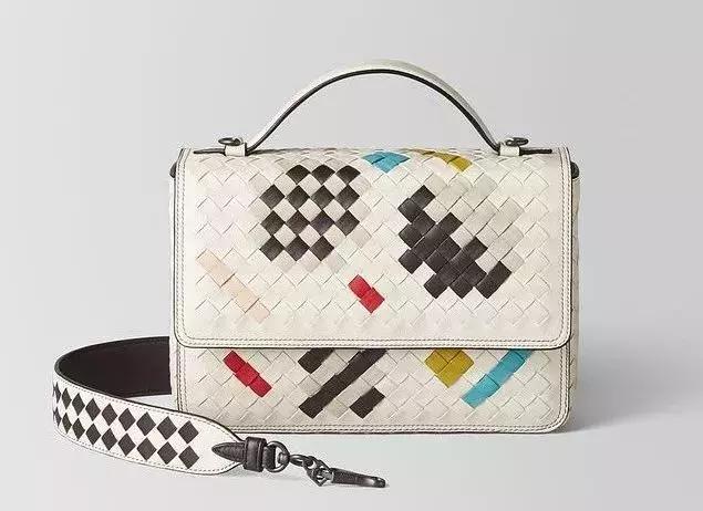 世界十大奢侈女包商标,十大品牌女包都是哪个国家