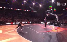 nba2kol文斯卡特98版扣篮动作,文斯卡特大风车扣篮背后角度