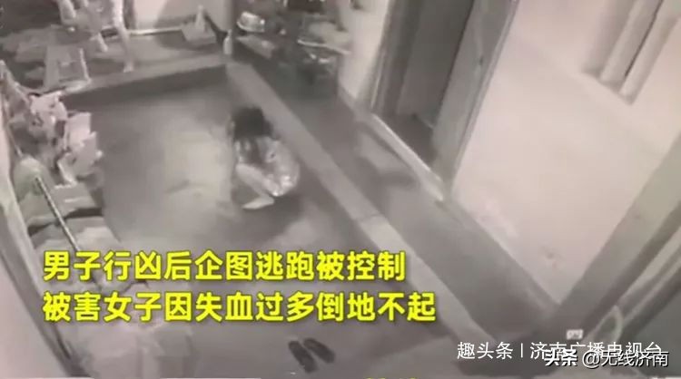 女子在家被捅7刀凶手逃亡中被抓,女子家中被刺杀监控记录