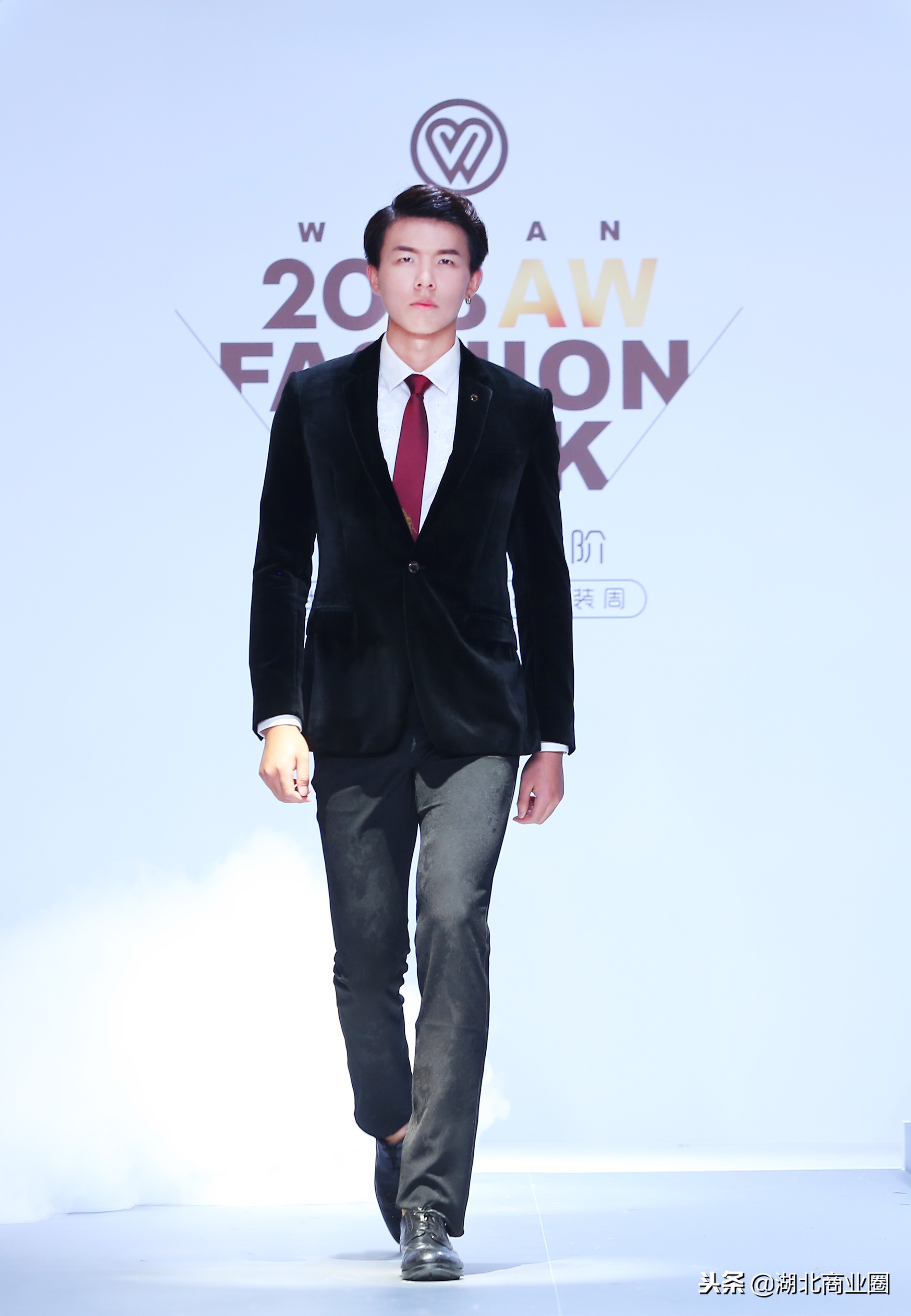 2015武汉国际时装周完美收官,武汉时装周闭幕传统服饰