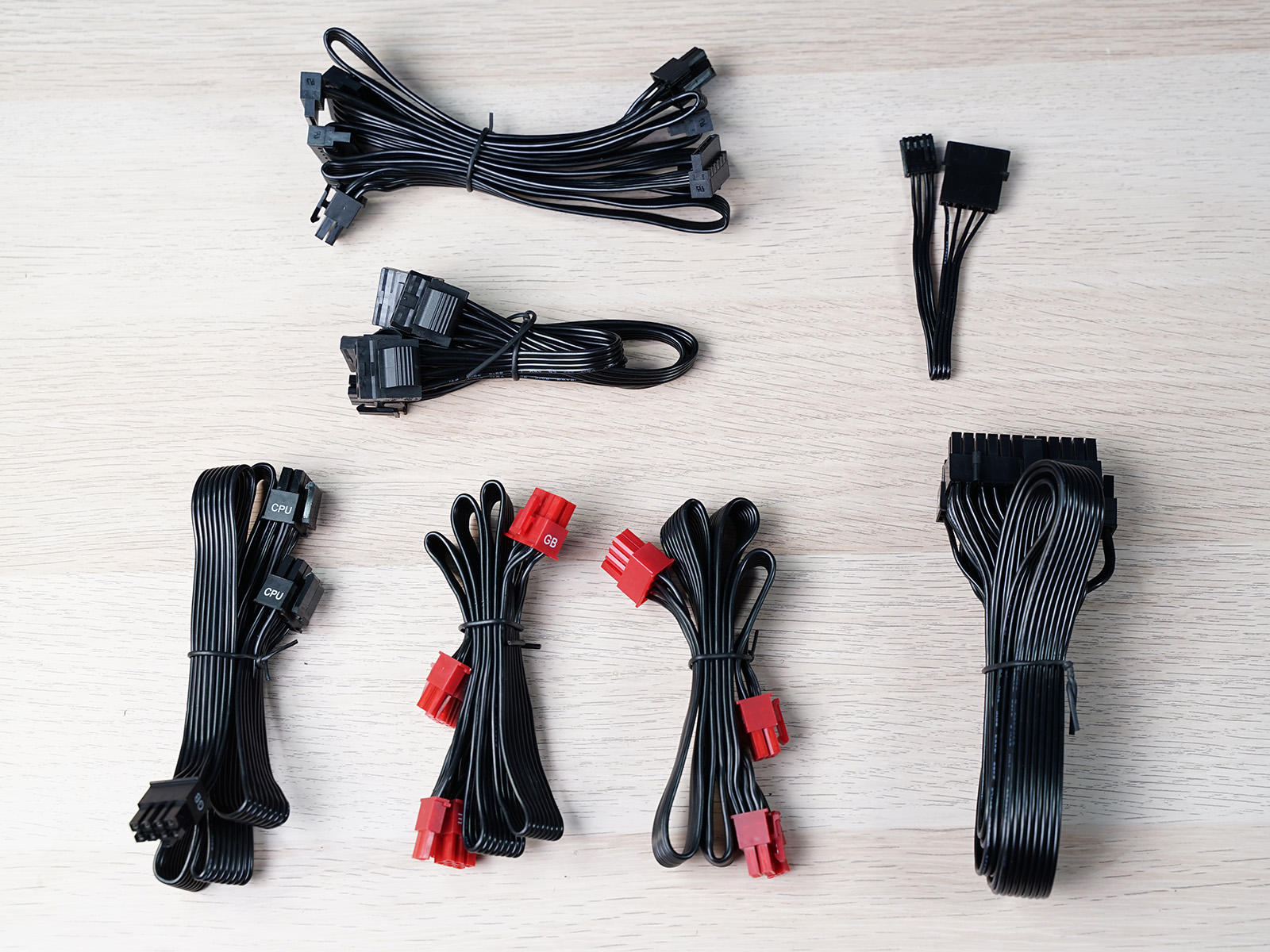 秀桌面：送老婆RGB全家桶PC，钱都花在光效上的感觉真棒