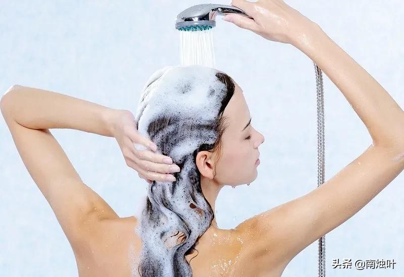 头皮出油的最佳解决方案,头皮易出油头发贴头皮怎么解决
