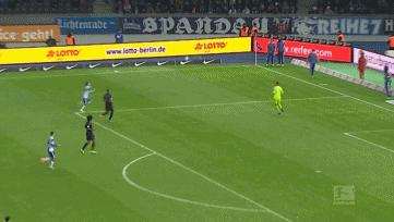 诺伊尔扑球门死角,诺伊尔扣球转身