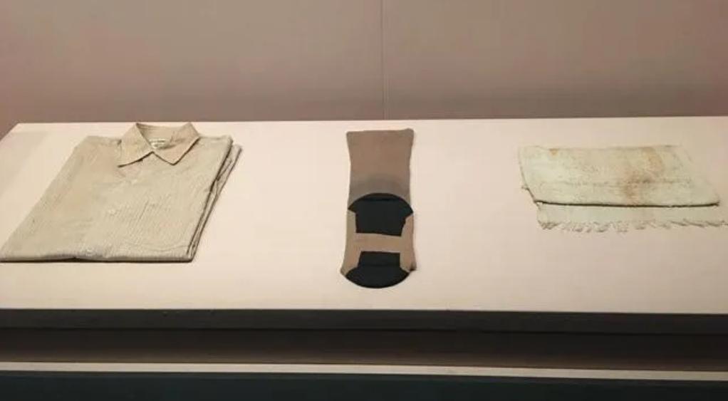 毛主席独自珍藏毛岸英遗物26年，毛岸英牺牲后他曾休养两个多月