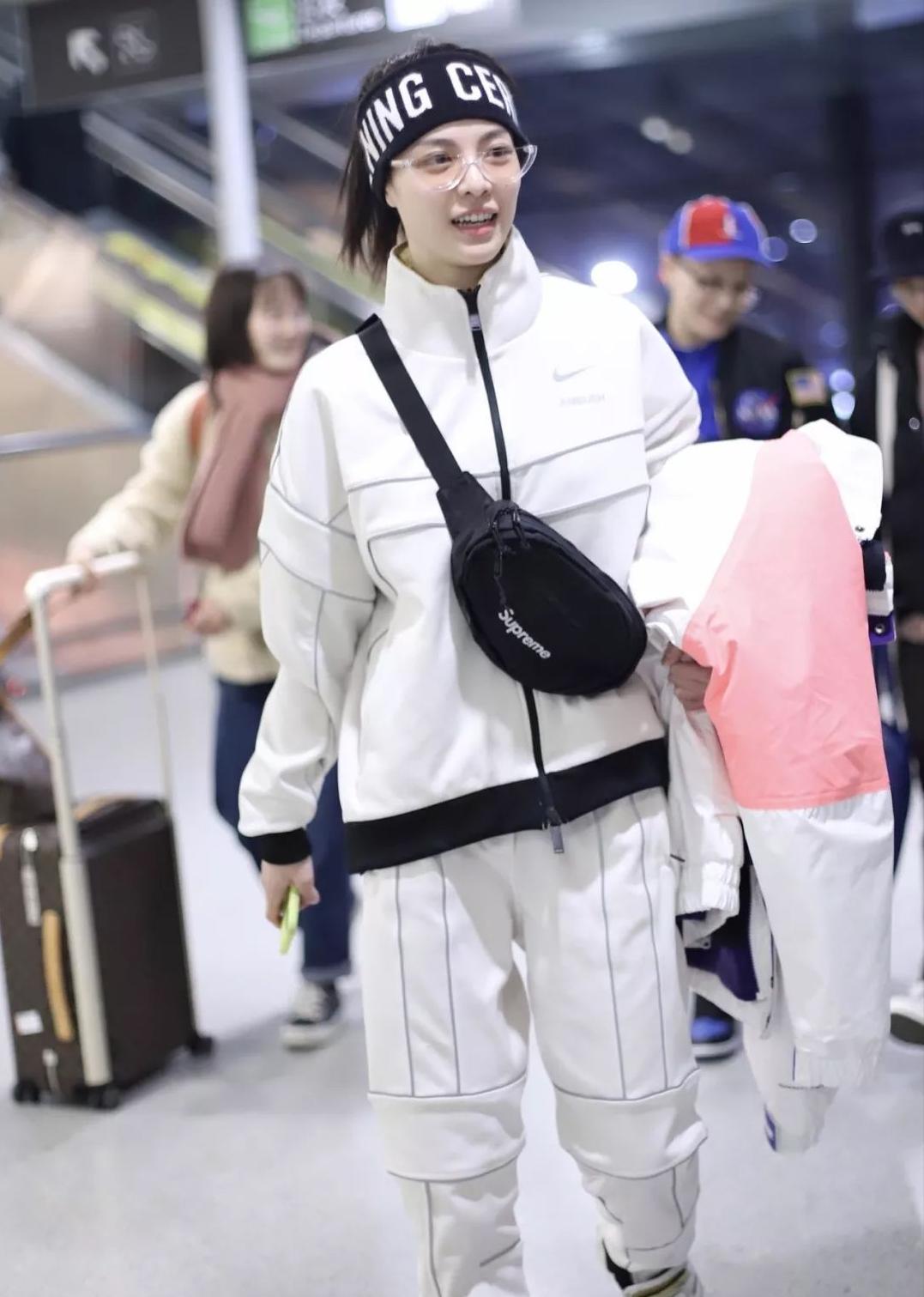 发带带来女神气质,明星戴过的发带