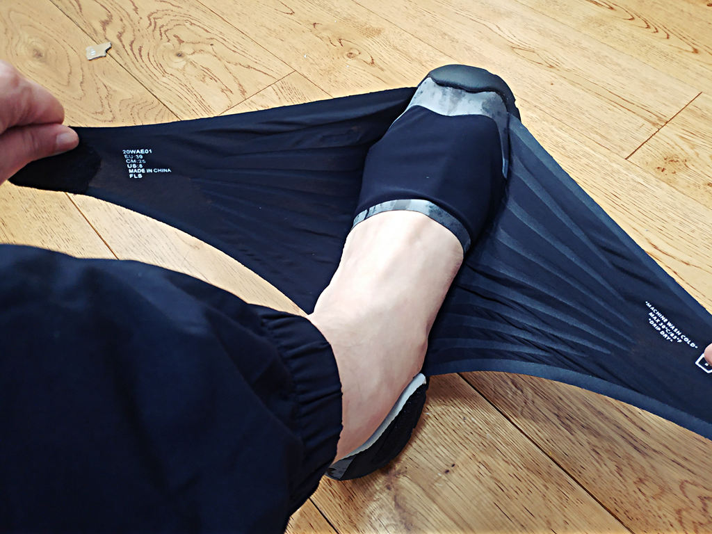 奇怪而又舒适：VibramFuroshiki包裹鞋体验