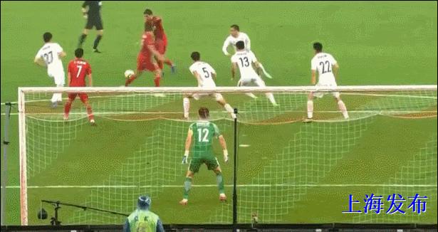 上海上港夺中超联赛冠军上海足坛老大易主？！背后功臣获纯金奖章