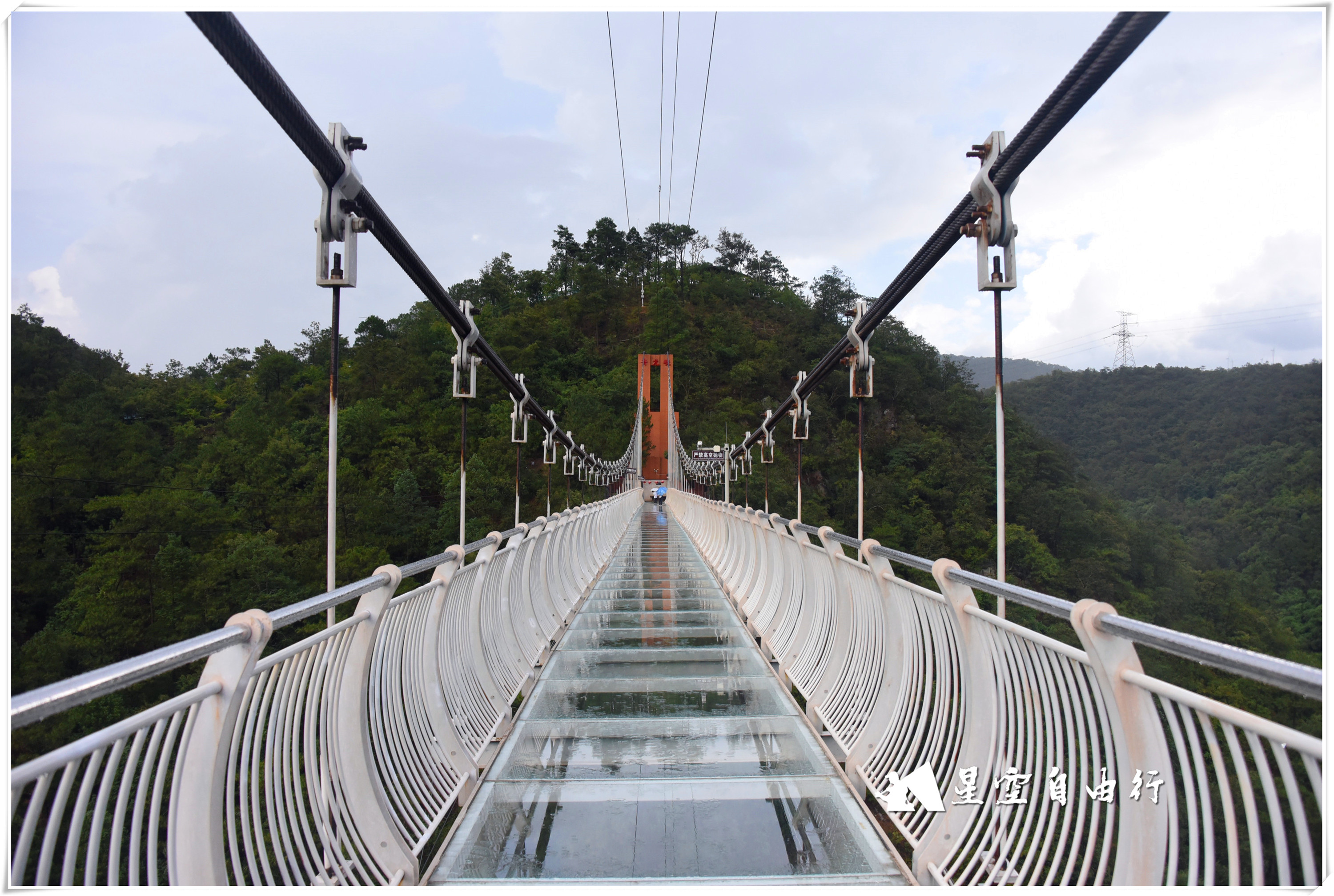 玻璃桥青龙峡,大瀑布玻璃栈道有碎裂效果吗