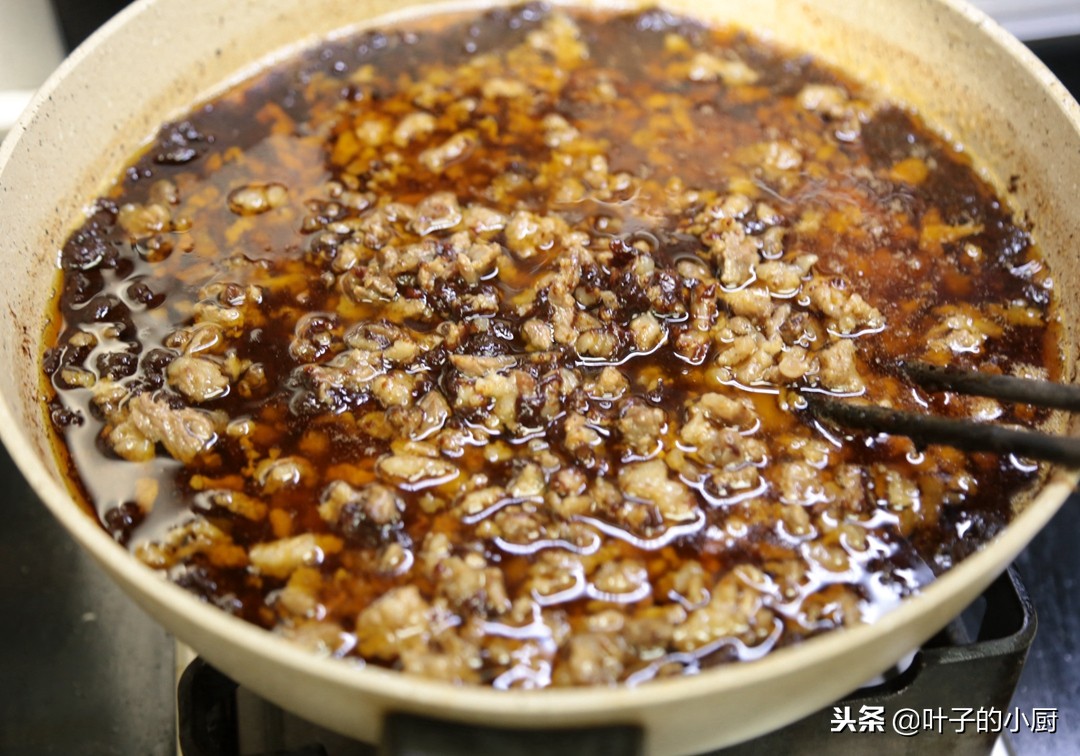 炸酱酱料的做法,炸酱葱家常做法