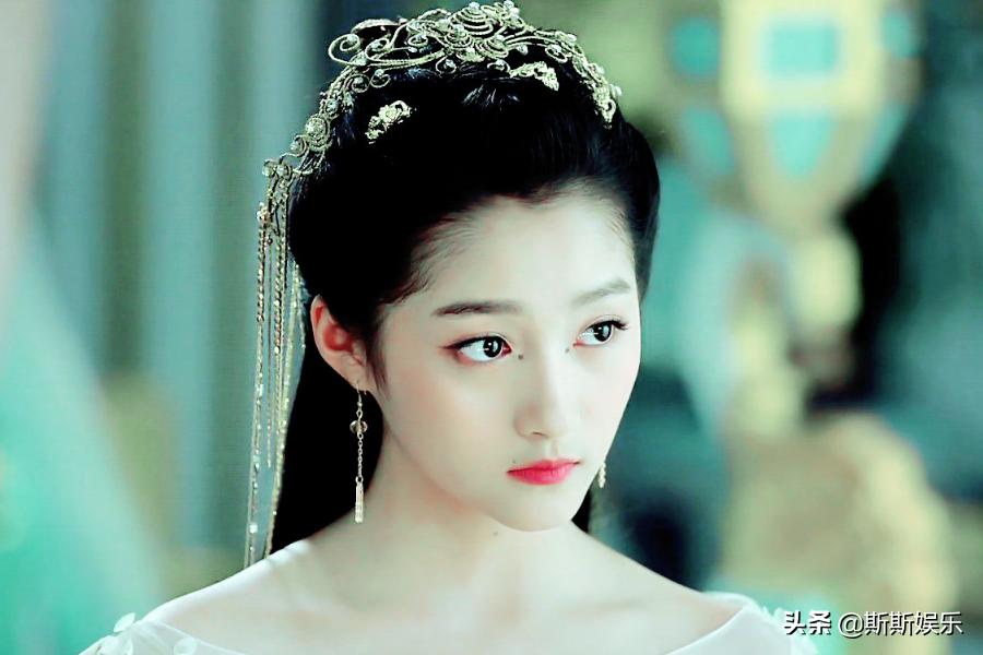 95后小花的古装造型盘点，杨超越温婉小巧，关晓彤端庄大气