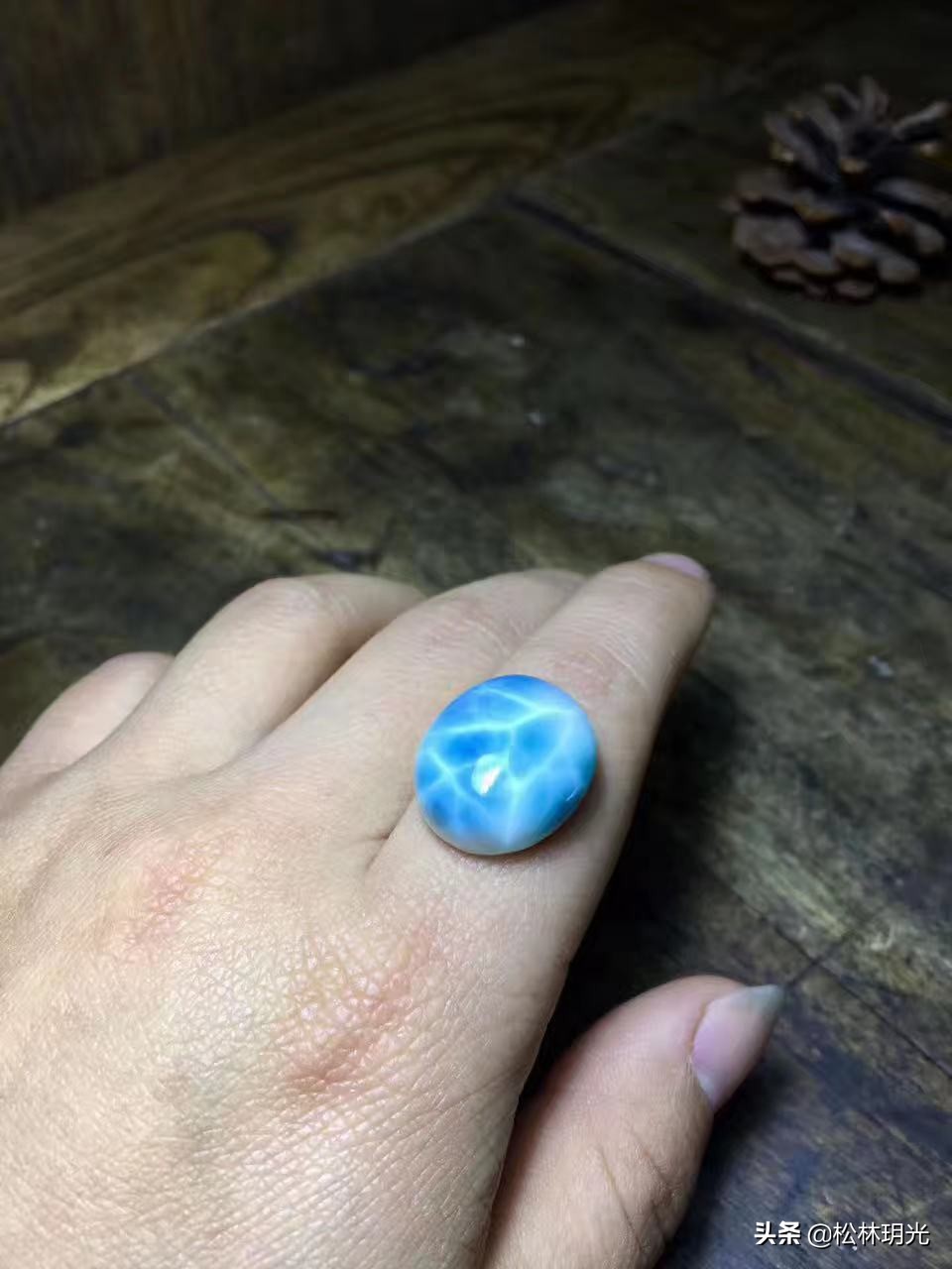 珍贵的海纹石有着它的美丽传承,多米尼加国石