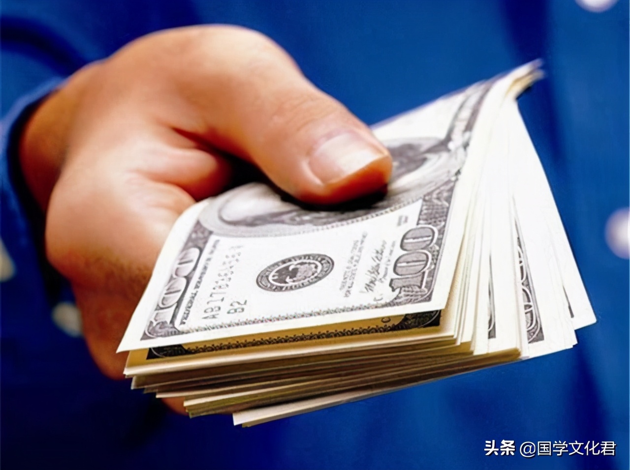 当别人向你借钱时注意什么,有人向你借钱先别问借多少