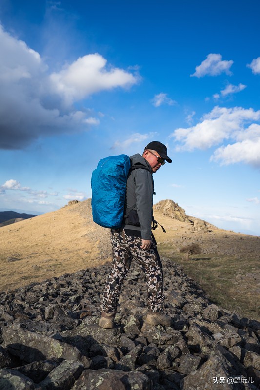 塞北初夏，拓乐陪我逐云日，拓乐Thule35LAllTrailX背包测评