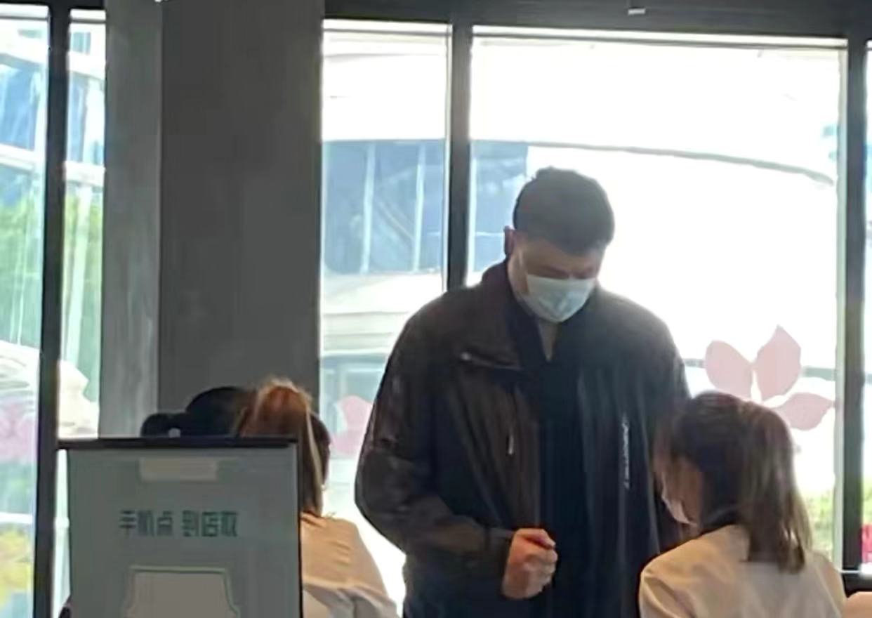 姚明17岁照片,姚明5岁的照片