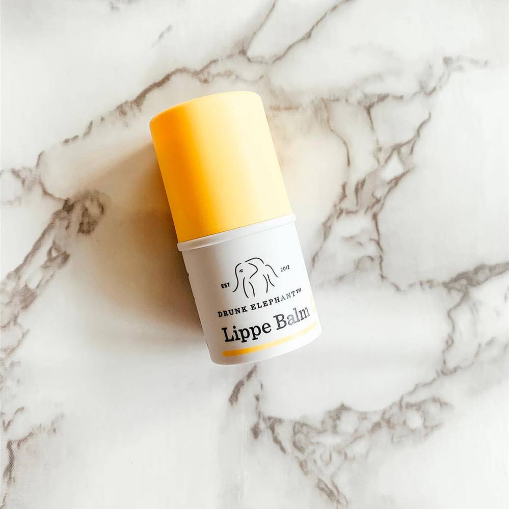 嘴唇水嘟嘟的太可爱了，但你的怎么还那么干瘪