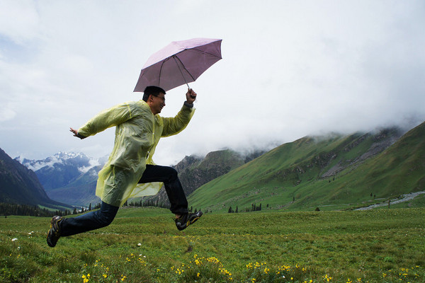 六月底的伊犁雪山,5月的伊犁草原