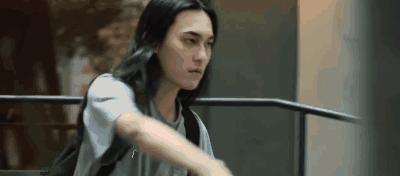 下雨可以穿漂亮的雨衣,下雨雨衣怎么穿不遮路