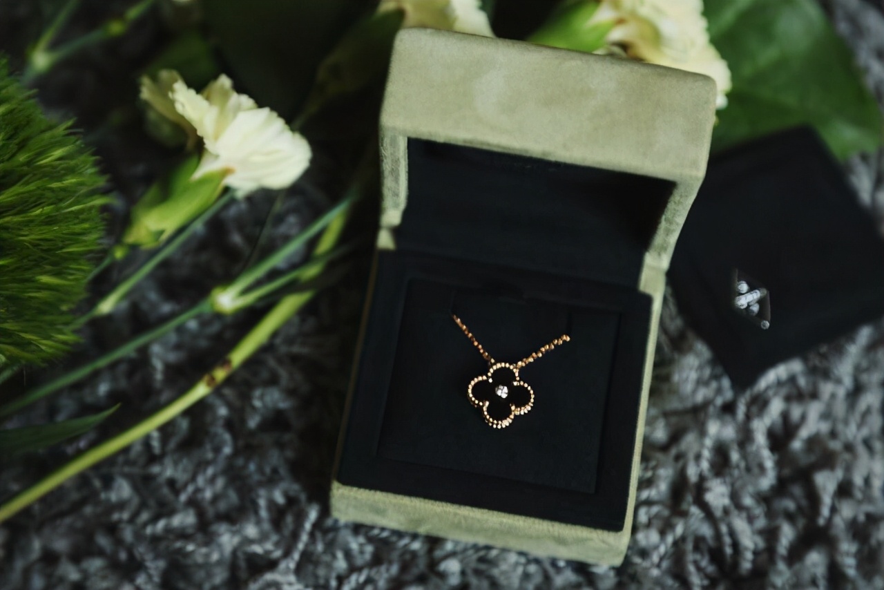 vca梵克雅宝四叶草项链什么价格,vca梵克雅宝项链四叶草女士