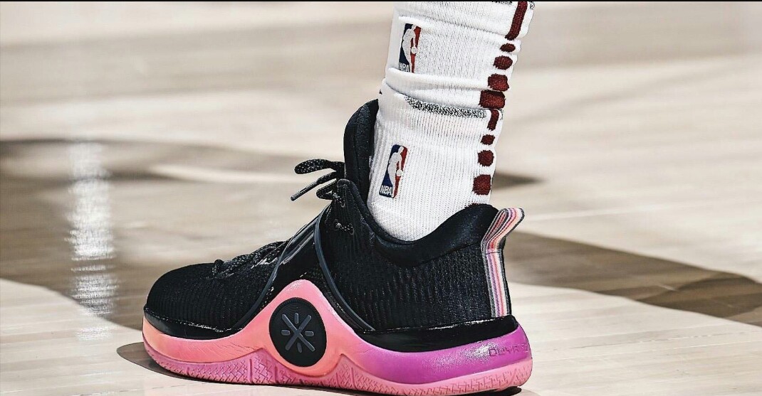 为何一些球员喜欢穿两双袜子比赛？其中大有门道CBA允许吗？