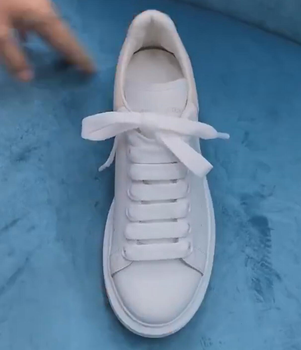 麦昆小白鞋鞋带经典系法,麦昆鞋的鞋带怎么系教程