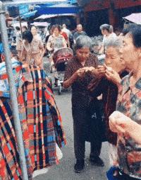 老爸叫我把谷子装进袋里，结果我玩游戏忘了！现在该怎么办？