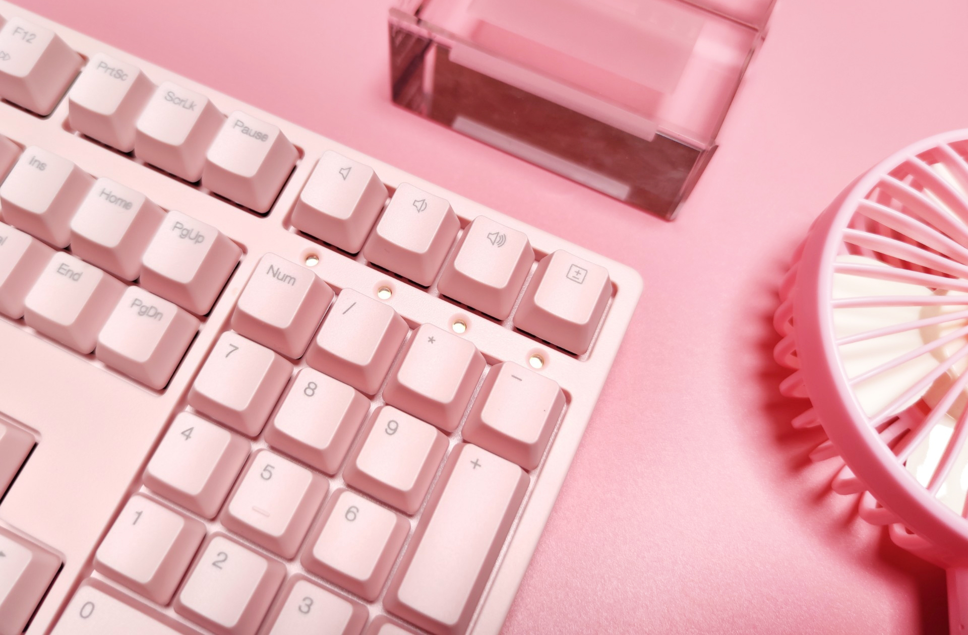 ikbcw210和黑峡谷x5选哪个好,ikbcw210无线蓝牙键盘续航测试