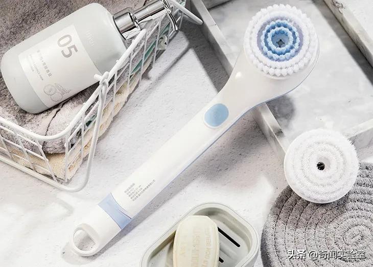 自己搓澡搓不到后背怎么办,洗澡怎样才能搓干净后背