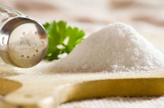 鼻子挤出白粒是螨虫吗,毛孔里挤出来黄色小颗粒是螨虫吗