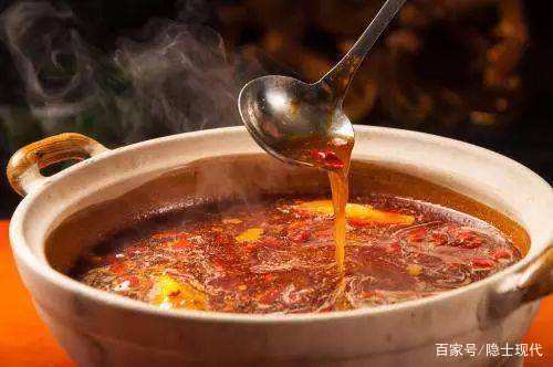 一到春天这几个月下巴反复长痘,一到冬天嘴巴旁边就长小痘