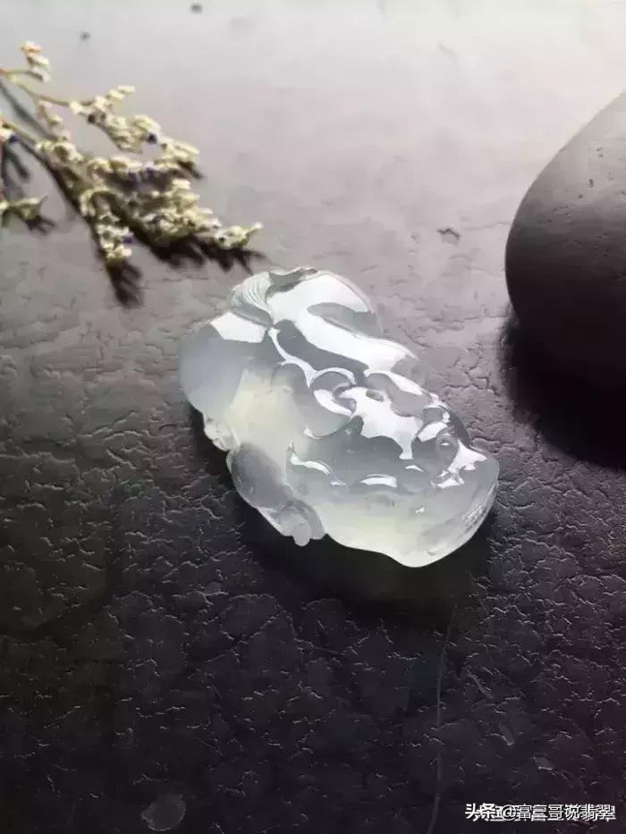 翡翠貔貅戒指正确戴法图片,翡翠貔貅的正确佩戴方法