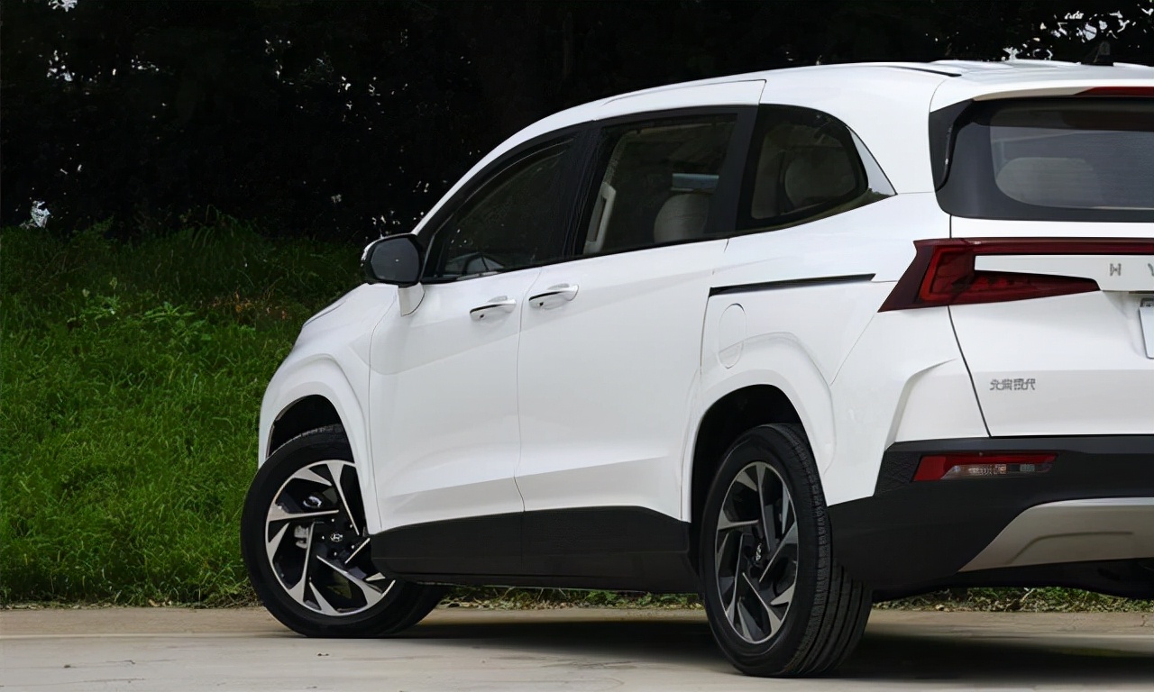 北京现代库斯途和别克gl8,现代库斯途和别克gl8选哪一个